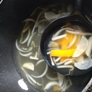 白菜と大根とにんじんの和風スープ